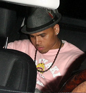 Photo of Chris Brown Visiting Rihanna, Chris's Lawyers Request A Hearing About Rihanna Testifying