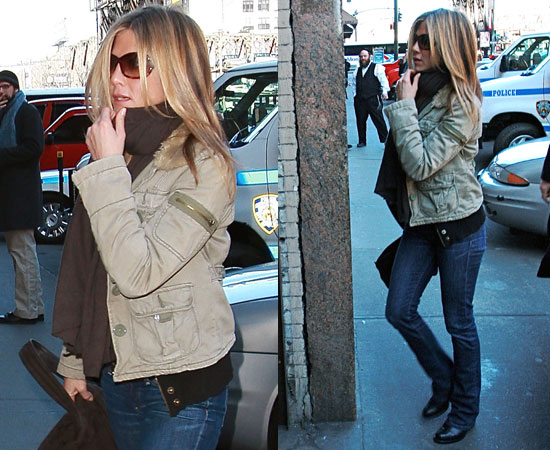 Jennifer Aniston Arrives on the Set