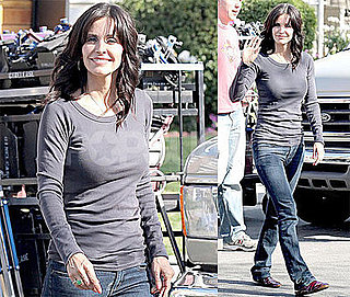Photos of Courteney Cox Filming Cougar Town 2009-03-25 13:30:14