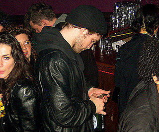 Photo of Robert Pattinson Out in Vancouver 2009-04-03 15:45:00