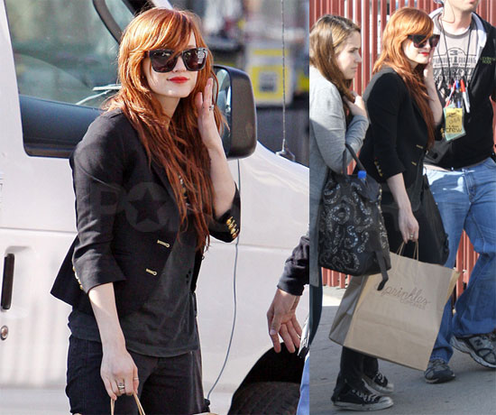 Ashlee Brings Cupcakes to Melrose Place Set