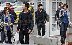 Photos of Selena Gomez and New Moon's Taylor Lautner in Vancouver