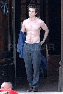 Shirtless Photos of Robert Pattinson Kissing Kristen Stewart on the Set of New Moon