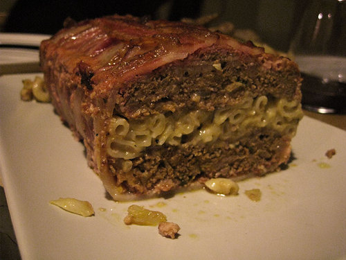 Bacon-Wrapped Meatloaf With A Layer Of Mac And Cheese Bacon-Wrapped Meatloaf With A Layer Of Mac And Cheese