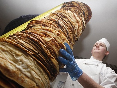 Scotland Sets Record For World's Tallest Pancake Stack Scotland Sets Record For World's Tallest Pancake Stack