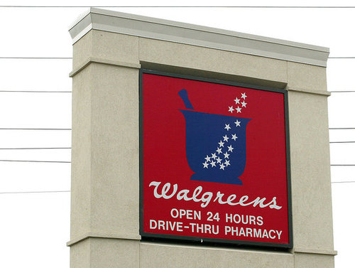 Walgreens to Offer Free Healthcare Clinics 