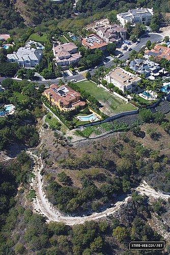 Rihanna to buy Christina’s old house