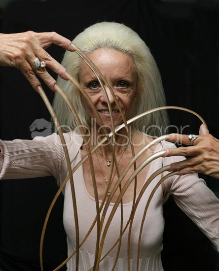 Woman Breaks Record-Setting Fingernails in Car Accident 