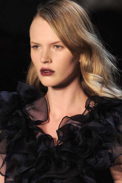 17 Sexy, Sultry, and Strange Looks From Milan Fashion Week 17 Sexy, Sultry, and Strange Looks From Milan Fashion Week
