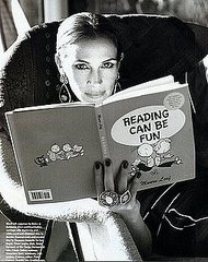 Mommy Julia Roberts Shows Reading Can Be Fun in Allure Mommy Julia Roberts Shows Reading Can Be Fun in Allure