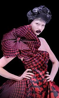 karlie kloss for alexander mcqueen, fall winter 2009