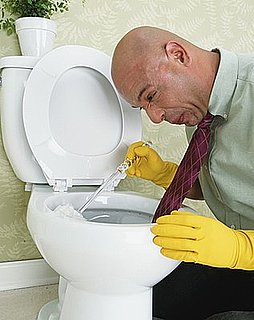 Casa Quickie: Clean Your Toilet With a Coke