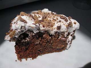 Sugar Shout Out: Yummy Heath Bar Cake!