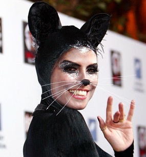 Hollywood Goes Trick-Or-Treating!