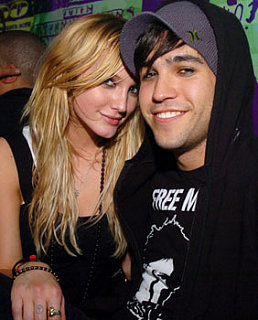 Ashlee Gets Possessive of Pete