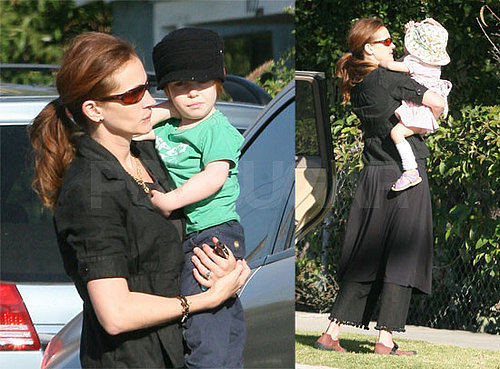 Julia Roberts Gets In Her Twin Time