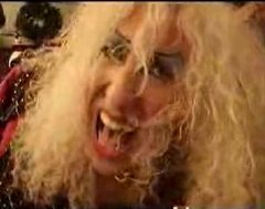 Twisted Sister's "Oh Come, All Ye Faithful" Twisted Sister's "Oh Come, All Ye Faithful"