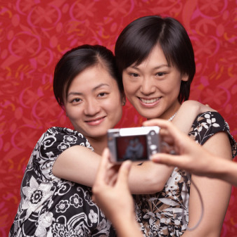 Is It Okay To Hand Your Phone Or Camera To Strangers?