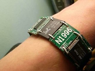 Love It Or Leave It: Motherboard PCB Bracelet
