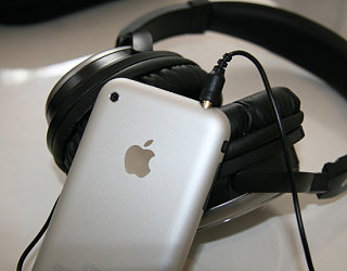 iPhone Gripe: Headphone Issues
