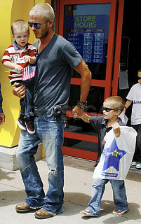 Love It Or Leave It: David Beckham With Cell Phone Clip