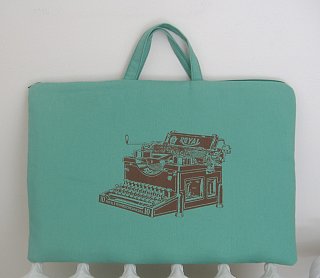 Typewriter Laptop Bag: Totally Geeky or Geek Chic?