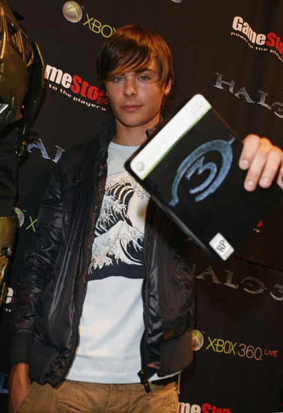ZacEfron_Jean_14863926_600 ZacEfron_Jean_14863926_600