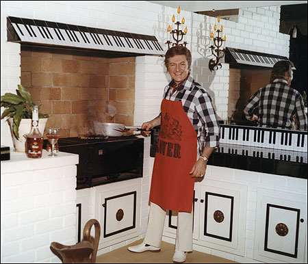 Yummy Link: Cooking with Liberace