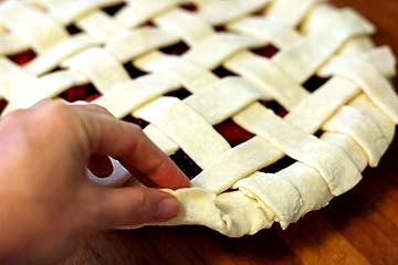 Yummy Link: How To Make a Lattice Pie Crust
