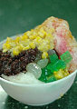 Yummy Links: From Edible Centerpieces to 171 Starbucks in a Day