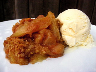52 Weeks of Baking: Pear and Apple Pie Crumble
