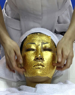 UMO's Ultimate 24-Carat Gold Facial
