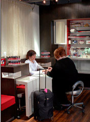 :10 Minute Manicure Offers Nail Services in Airports