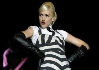 Gwen Stefani covers up for show in Malaysia after Muslim protests