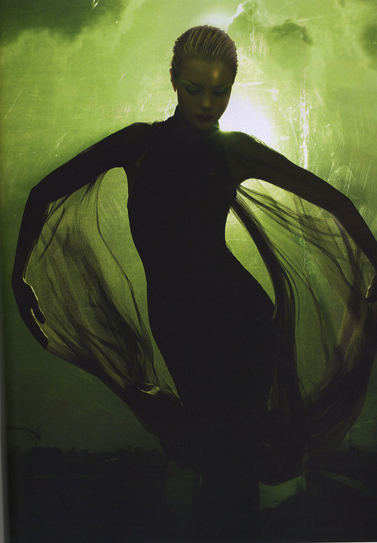 Numéro "Levitation"
Photographer: Solve Sundsbo.
Model:  Jessica Stam.