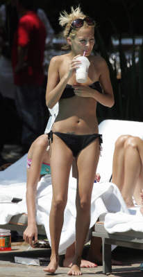 Celebs in bikinis!