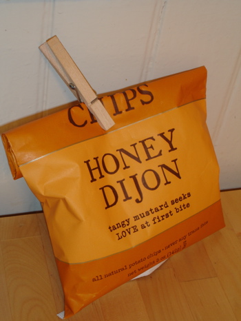 Casa Quickie: Clothes Pins as Bag Clips