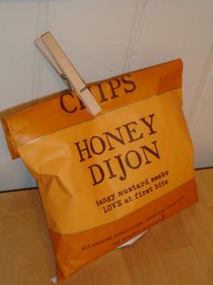 Casa Quickie: Clothes Pins as Bag Clips