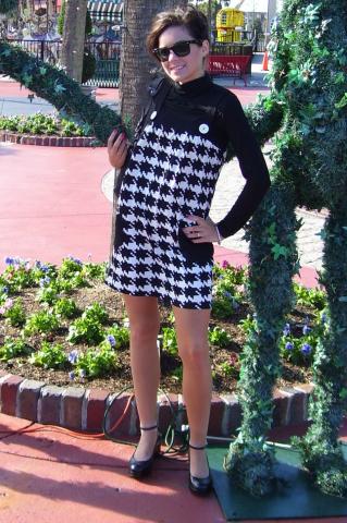 Look of The Day: Happy in Houndstooth