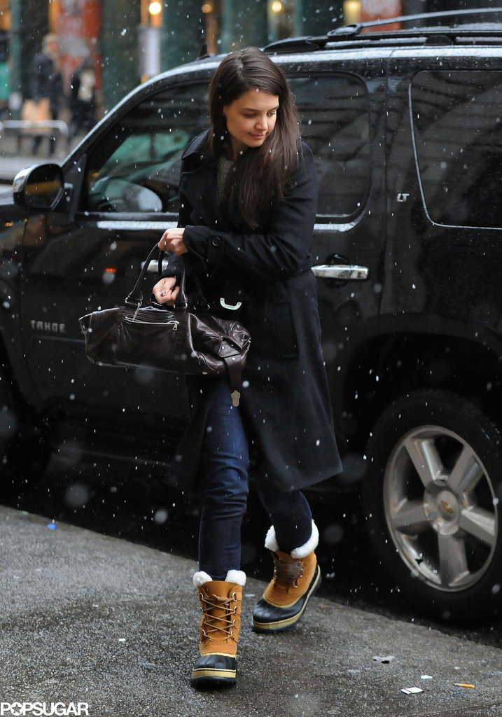 Katie Holmes in Snow Boots Before Blizzard in NYC | Pictures | POPSUGAR ...